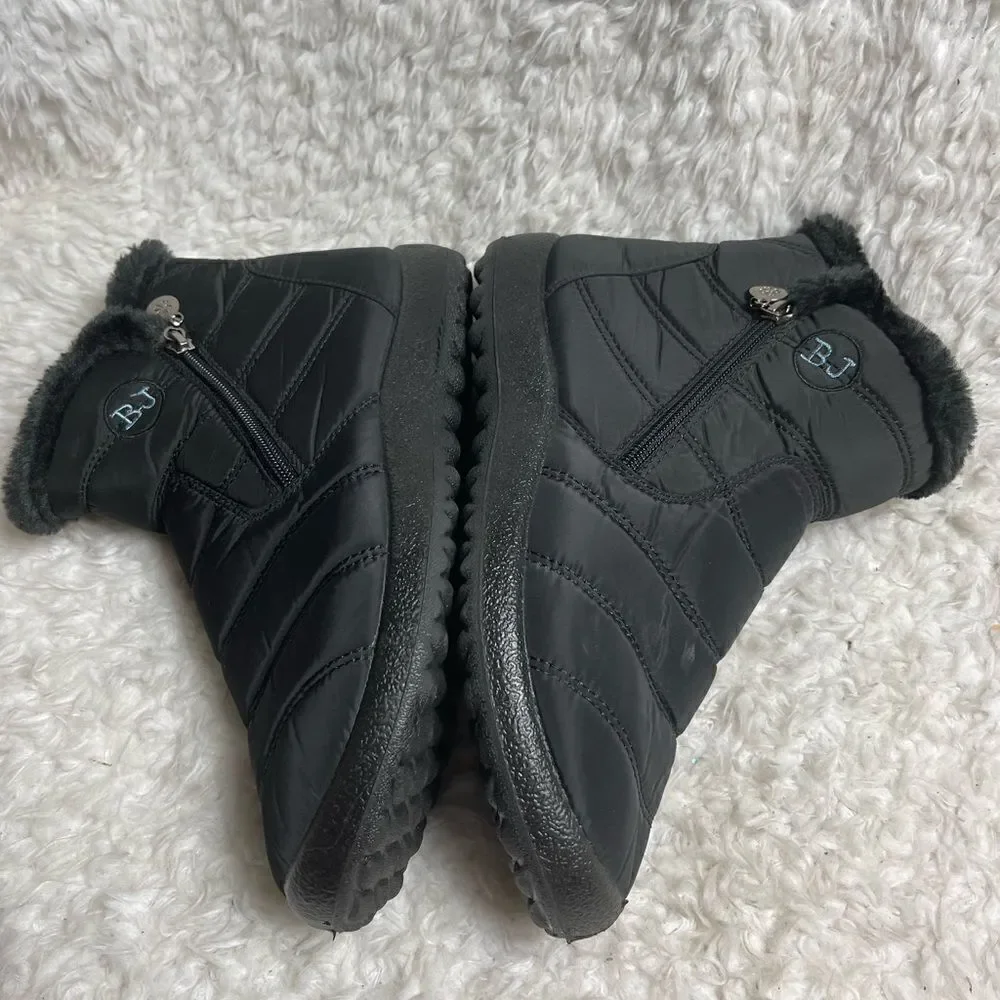 Black water proof slip on snow boots faux fur lining rubber soles EUR SZ40